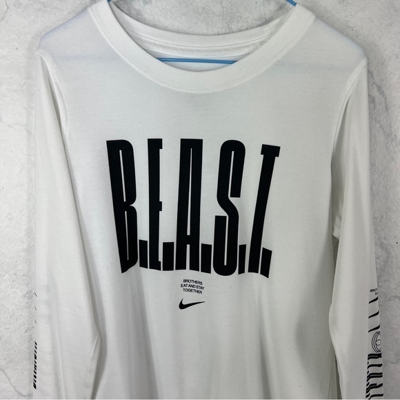 [Nike] - Picture 2 of 3